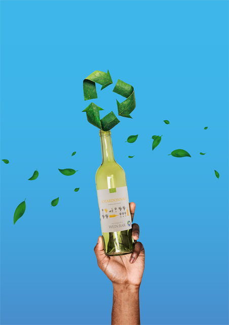 GH - Nachhaltigkeit durch Mehrweg Hand fält Bio-Wein-Mehrwegflasche